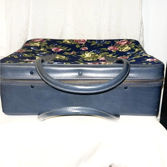 Vintage 1960’s Train Case Suitcase Floral Key & Lock Blue Pink Green Roses - Picture 6 of 8